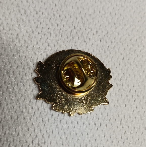 ELIZABETH II 50 years anniversary  coronation pin - Picture 2 of 3